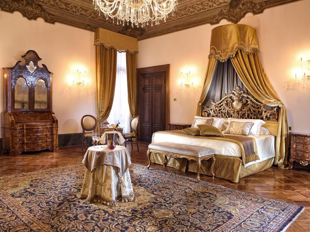 Executive Suite with Canal View